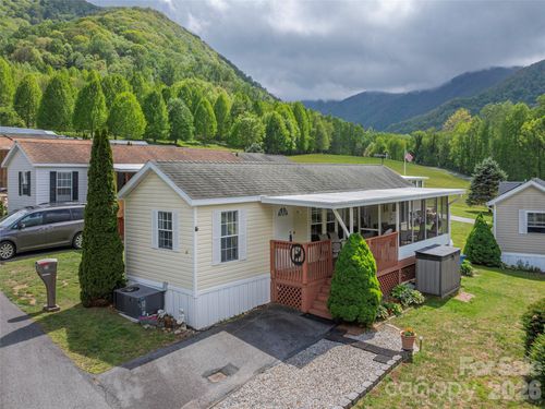 11 Valentine Dr, Maggie Valley, NC, 28751-5900 | Card Image