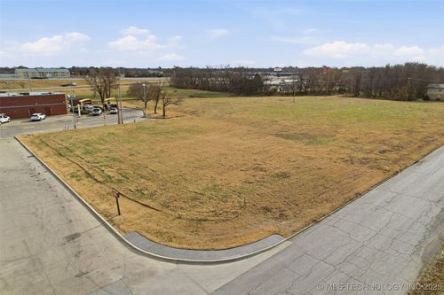 213 S Dogwood St, Owasso, OK, 74055 | Card Image