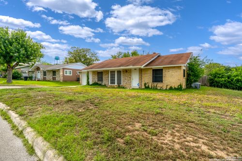 7741 Leafy Hollow Ct, Live Oak, TX, 78233-2833 | Card Image