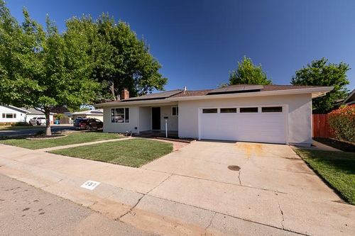 557 Ohlson, Yuba City, CA, 95991 | Card Image