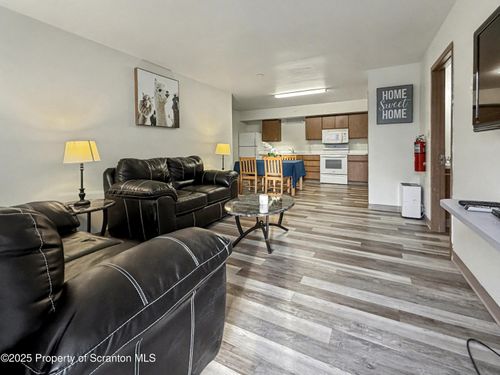 oak-48 Nittany Dr, Dallas, PA, 18612-3058 | Card Image