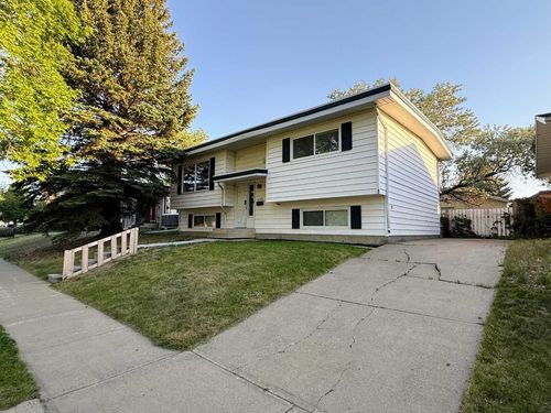 400 Mcmaster Boulevard W, Lethbridge, AB, T1K4L3 | Card Image