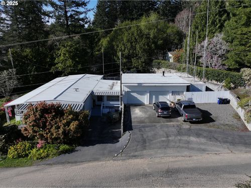 98171 Tuttle Ln, Brookings, OR, 97415-9417 | Card Image