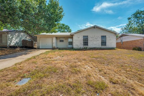1211 Neptune Dr, Cedar Hill, TX, 75104-3207 | Card Image