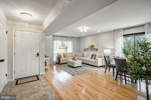 b-856 Putnam Blvd, WALLINGFORD, PA, 19086-6705 | Card Image