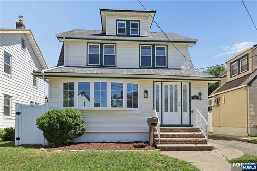 275 Farrant Ter, Teaneck, NJ, 07666-3207 | Card Image