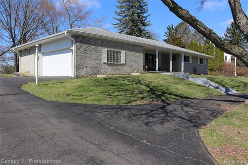650 Longford Dr, Rochester Hills, MI, 48309-2417 | Card Image