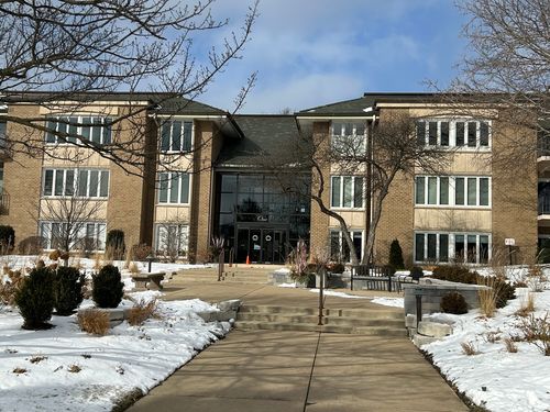 apt-a105-1 Oak Brook Club Dr, Oak Brook, IL, 60523-1321 | Card Image