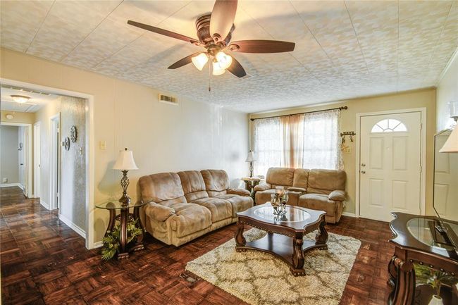 131 Laurel St, House other with 4 bedrooms, 1 bathrooms and 1 parking in Lake Jackson TX | Image 6