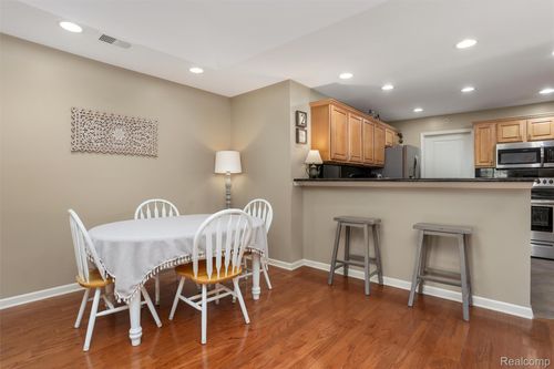 6725 Boulder Pointe Dr, Washington Township, MI, 48094-4501 | Card Image