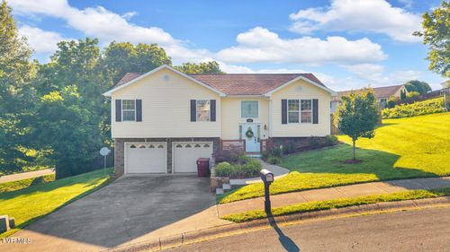 1001 Kennesaw Dr, Johnson City, TN, 37615-4981 | Card Image