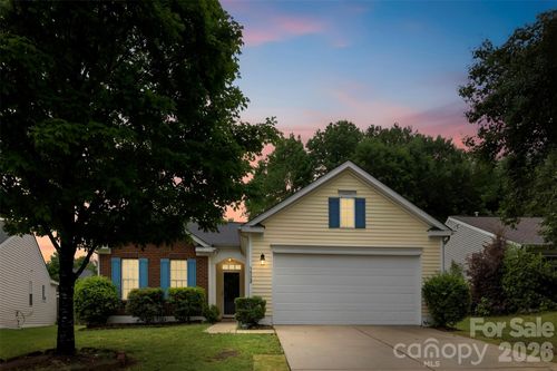1528 Oakdale Green Dr, Charlotte, NC, 28216-1585 | Card Image