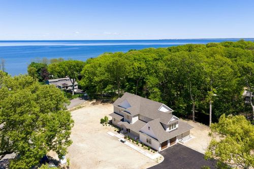 52 Brookfield Rd, Northport, NY, 11768-1407 | Card Image