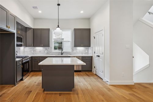 b-5506 Wheatley St, Houston, TX, 77091-5521 | Card Image