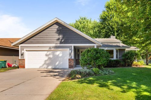 3242 Libby Ln, Vadnais Heights, MN, 55127-5090 | Card Image