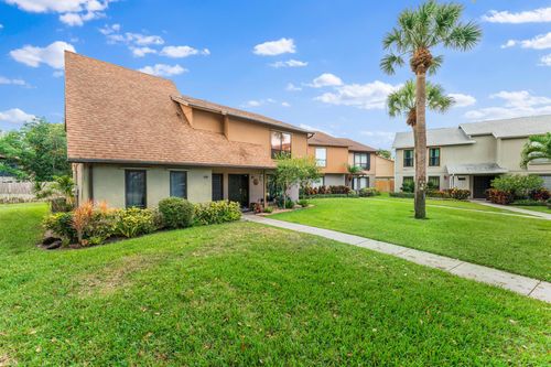 912 Sandtree Dr, Palm Beach Gardens, FL, 33403-1511 | Card Image