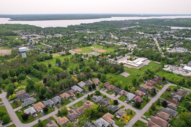 10 Hillview Dr, House other with 5 bedrooms, 3 bathrooms and 4 parking in Bobcaygeon ON | Image 39