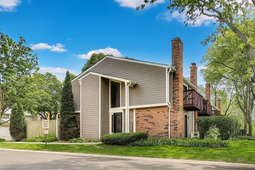 107 W Brighton Pl, Mount Prospect, IL, 60056-1003 | Card Image