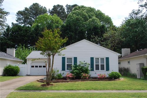 1540 Hummingbird Ln, Virginia Beach, VA, 23454-5623 | Card Image