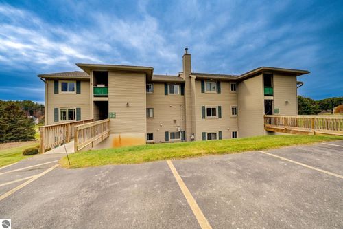 2611 Green Meadows Dr, Traverse City, MI, 49685-8675 | Card Image