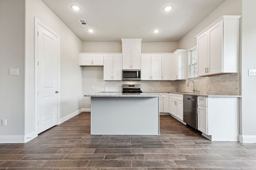 548 Hutchinson Ln, Lewisville, TX, 75077-3390 | Card Image