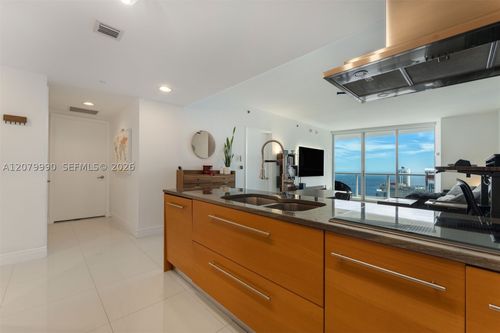 4709-495 Brickell Ave, Miami, FL, 33131-2872 | Card Image