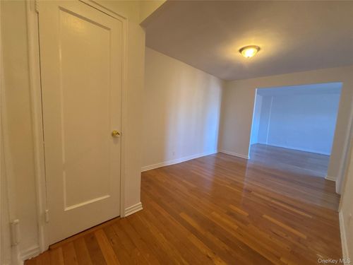 2ce-23 Schenck Ave, Great Neck, NY, 11021-3640 | Card Image