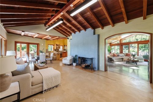 2 Chuckwagon Rd, Rolling Hills, CA, 90274-5277 | Card Image