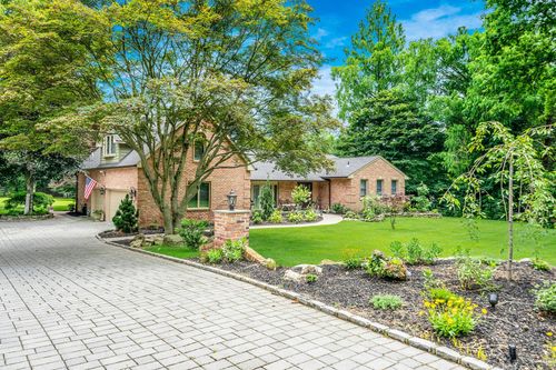 6 Memas Ct, Dix Hills, NY, 11746-5224 | Card Image