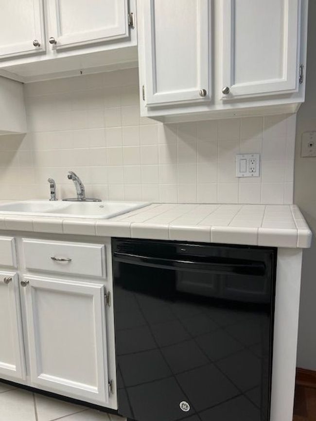 GE DISHWASHER & DOUBLE SINK | Image 15