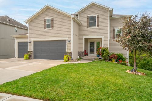 8464 Valley Spring Dr, De Soto, KS, 66018-7803 | Card Image