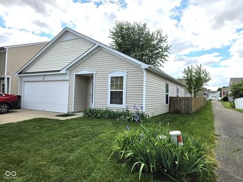 929 Belvedere Dr, Shelbyville, IN, 46176-2487 | Card Image