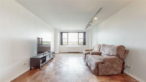 apt-a704-6120 Grand Central Pkwy, Forest Hills, NY, 11375-1275 | Card Image