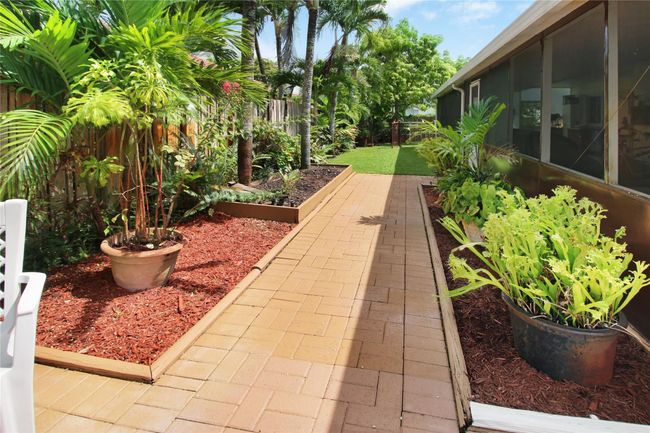 15580 Winkfield Cir, House other with 4 bedrooms, 2 bathrooms and null parking in Davie FL | Image 21