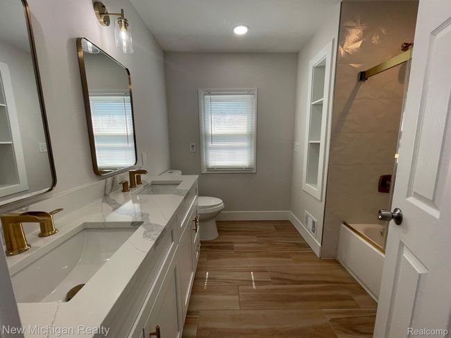 985 W Hazelhurst St, House other with 3 bedrooms, 3 bathrooms and null parking in Ferndale MI | Image 16