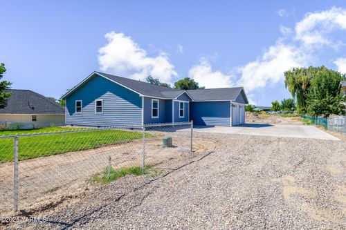 213 E 3rd St, Granger, WA, 98932-9530 | Card Image