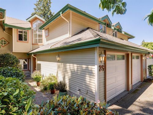520 Marsett Pl, Saanich, BC, V8Z7J1 | Card Image
