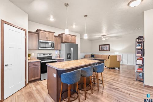 107 E Countryside Ave, Lennox, SD, 57039-2440 | Card Image