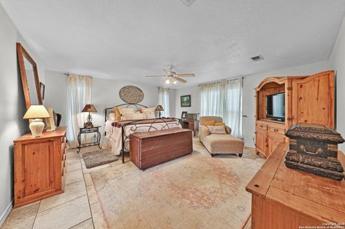 190 S Wind Dr, Lytle, TX, 78052 | Card Image