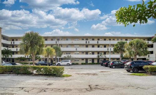 405-1-1690 Ne 191st St, Miami, FL, 33179-4103 | Card Image