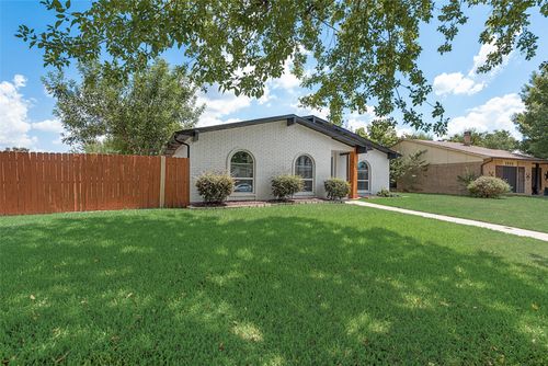 1905 Clark Trl, Grand Prairie, TX, 75052-2210 | Card Image