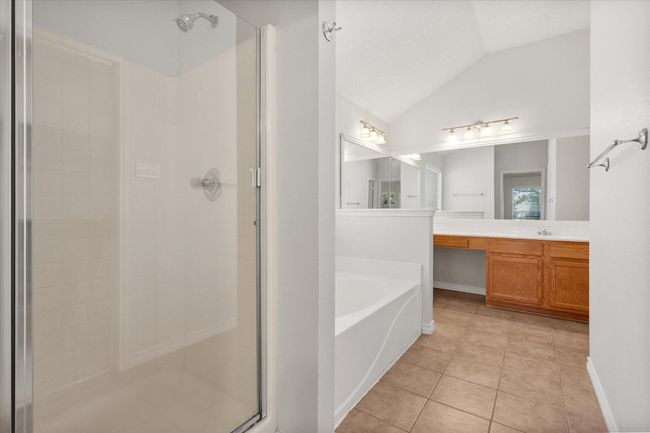 Primary Bathroom | Image 16