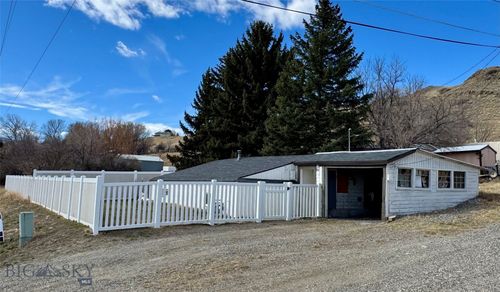 907 E Montana St, Livingston, MT, 59047-2214 | Card Image
