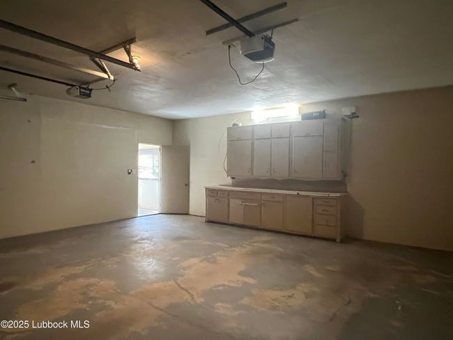Garage | Image 26