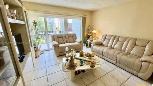 c219-30 Nw 87th Ave, Miami, FL, 33172-7001 | Card Image