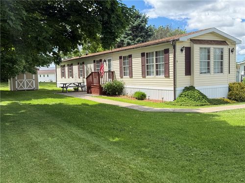 5 Arrowhead Dr, Waterloo, NY, 13165-9497 | Card Image
