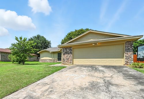 1333 Mercedes St, Benbrook, TX, 76126-2807 | Card Image