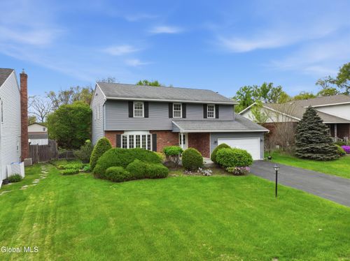 60 Aspen Cir, Albany, NY, 12208-1328 | Card Image
