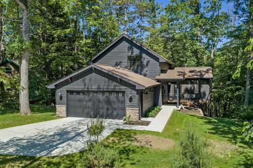 283 Alcan Dr, Baraboo, WI, 53913-8701 | Card Image