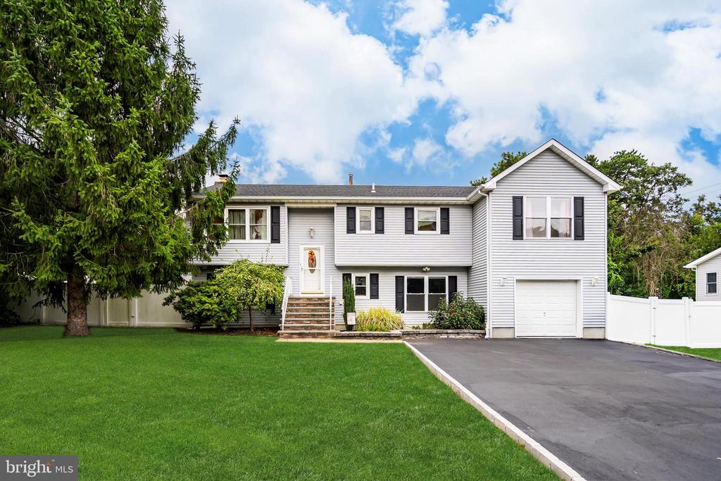 8th Ave, Toms River, NJ 08757